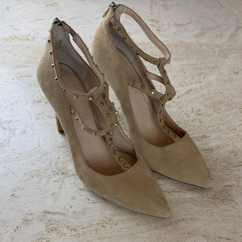 Banana Republic tan women’s size 10 approx 4 inch heels with studs on straps